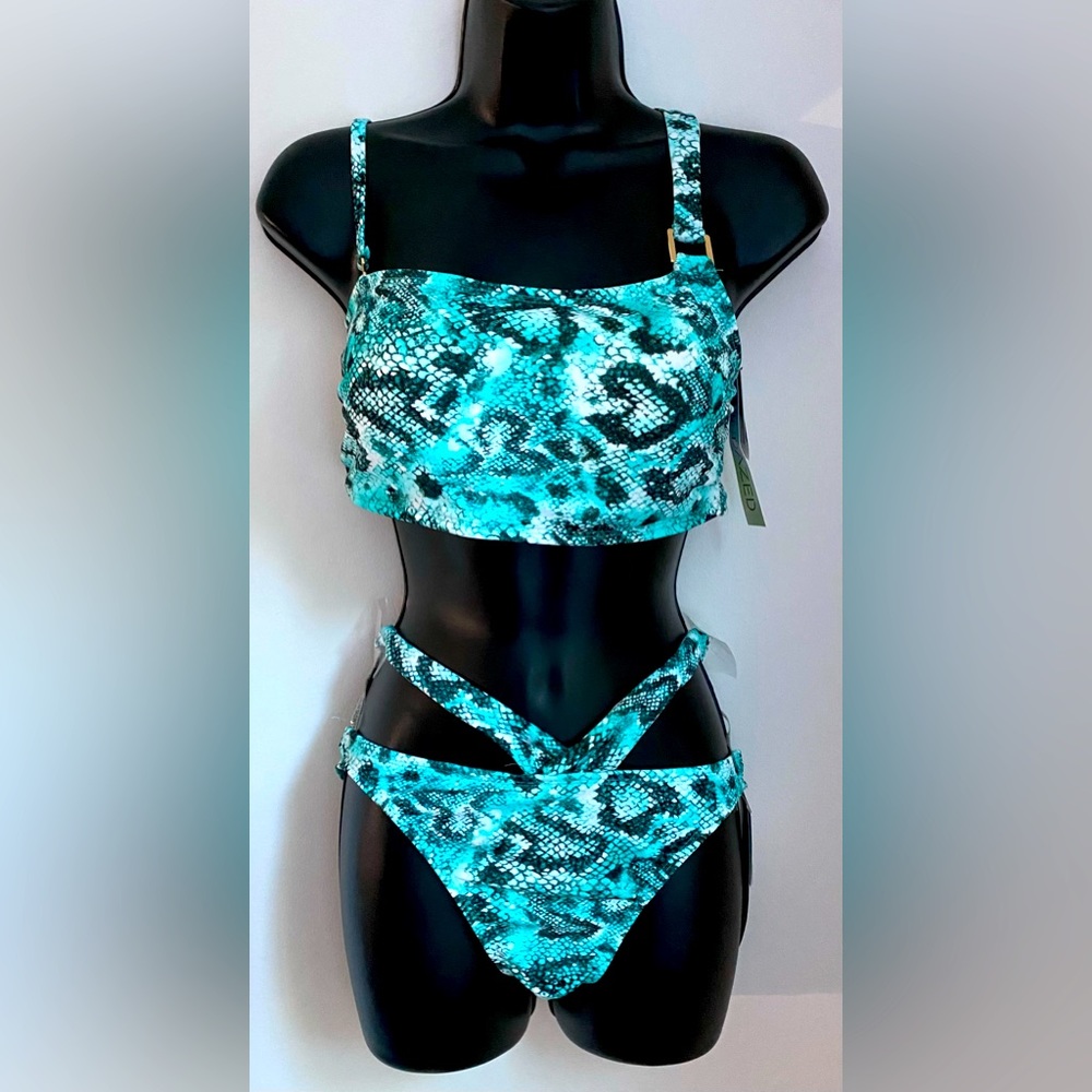(SOLD) NWT Sundazed Women’s Two Piece Swim Suit, Size 36D Top and Medium Bottom